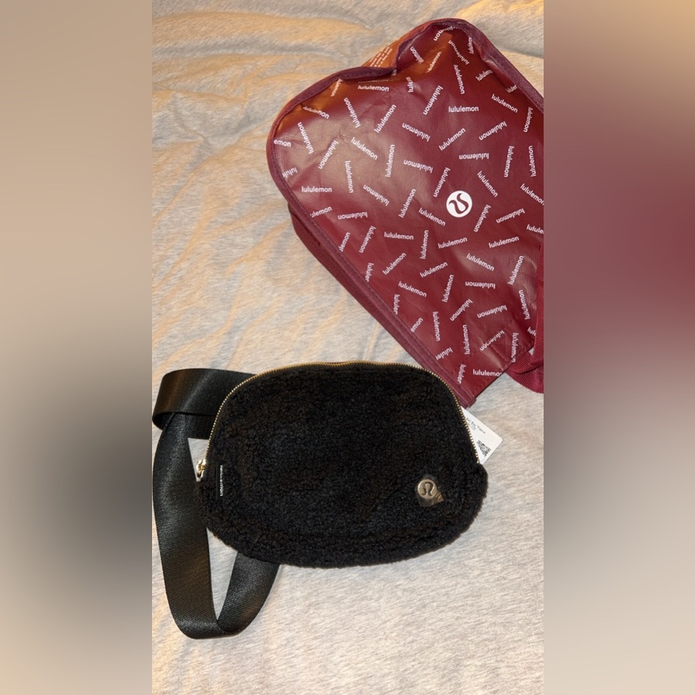 Lululemon Everywhere Belt Bag